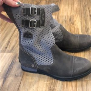 Sorel gray short boot